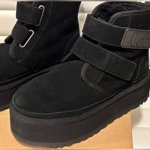 UGG Women's Neumel Platform Fashion Boot Size 8